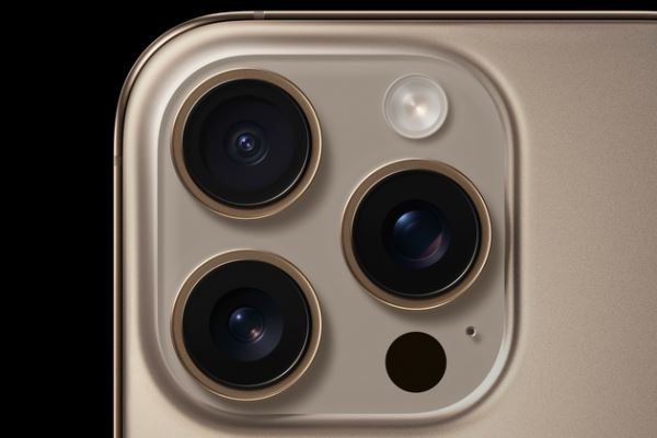 iPhone 16 Pro и iPhone 16 Pro Max: увеличенные дисплеи, продвинутая камера с записью видео 4K 120 FPS и ИИ Apple Intelligence